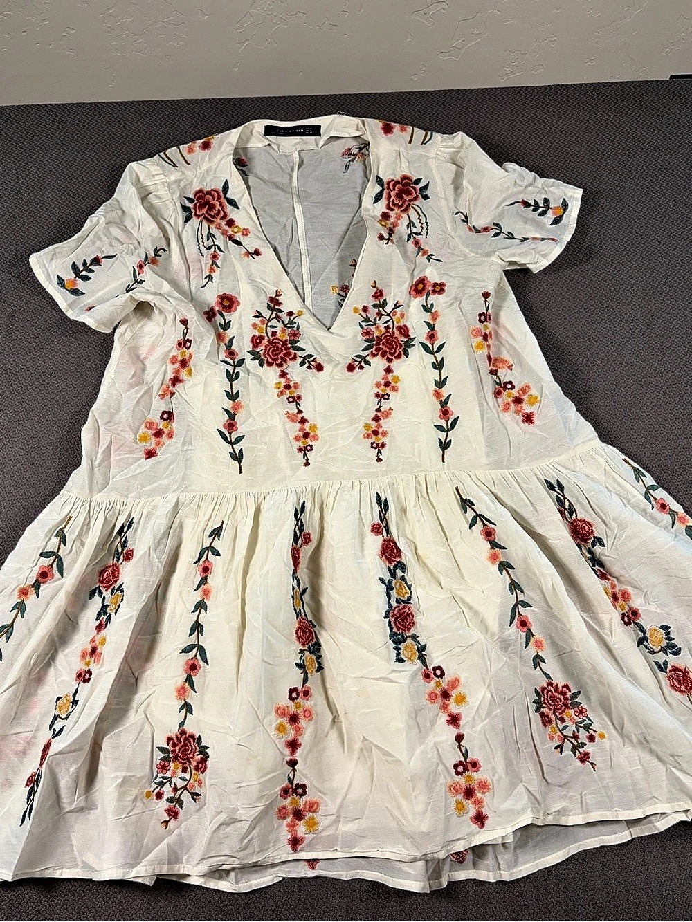 Zara Floral Mini Dress in White & Red Size Small Like New